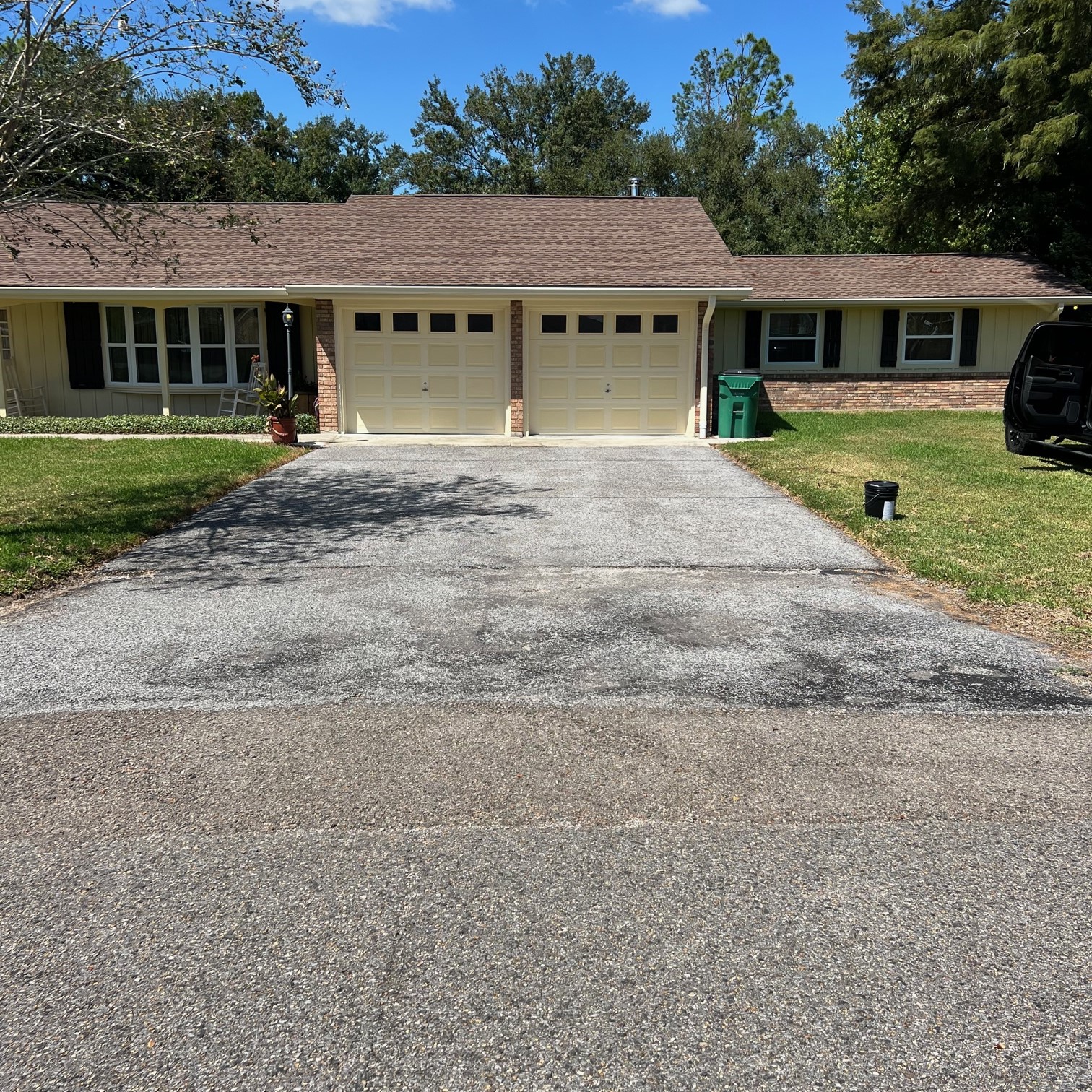 Asphalt-Seal-Coat-and-Hot-Crack-Fill-for-Asphalt-Driveway-in-Houma-LA 0